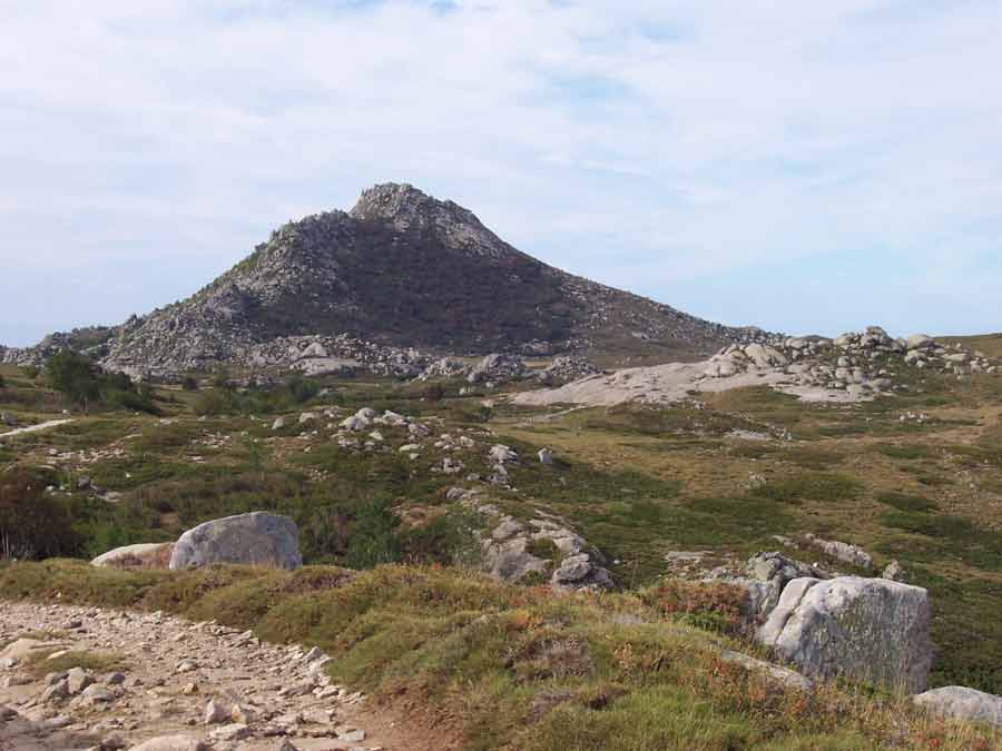 Paysage minéral et sommets rocheux du Monte Incudine, Corse-du-Sud