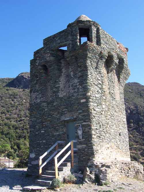 Tour Paoline de Nonza sur son promontoire rocheux, sentinelle historique du Cap Corse