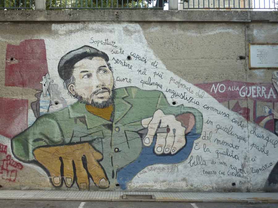 Fresque murale de Che Guevara sur un mur d’Orgosolo en Sardaigne