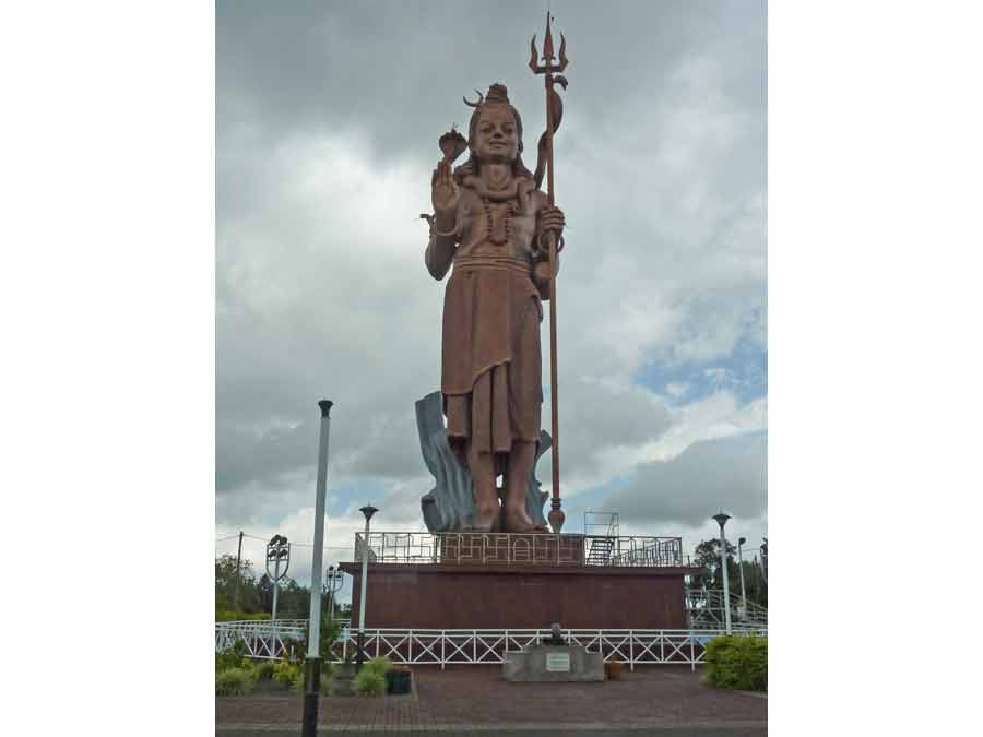 Immense statue du dieu Shiva à Grand Bassin, lieu sacré de l’île Maurice