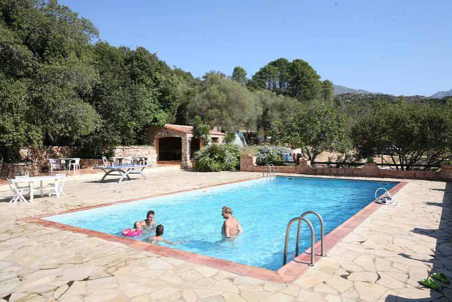 Piscine du camping naturiste corse U Furu**