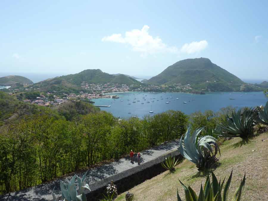 Vue panoramique sur la baie des Saintes depuis le Fort Napoléon en Guadeloupe