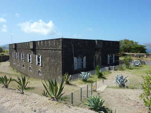 Fort Napoléon des Saintes en Guadeloupe, monument historique dominant la baie