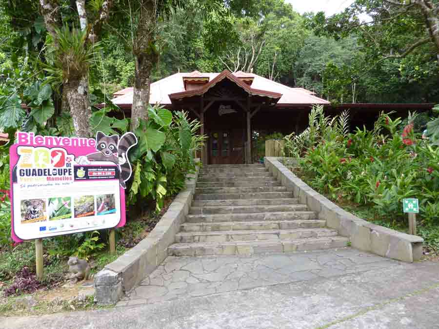 Entrée du parc des Mamelles (zoo) en Guadeloupe, au cœur de la forêt tropicale de Basse-Terre