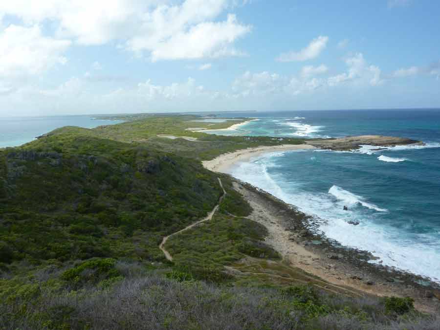 Vue panoramique depuis la croix de la pointe des Châteaux sur la côte sauvage de Grande-Terre, Guadeloupe