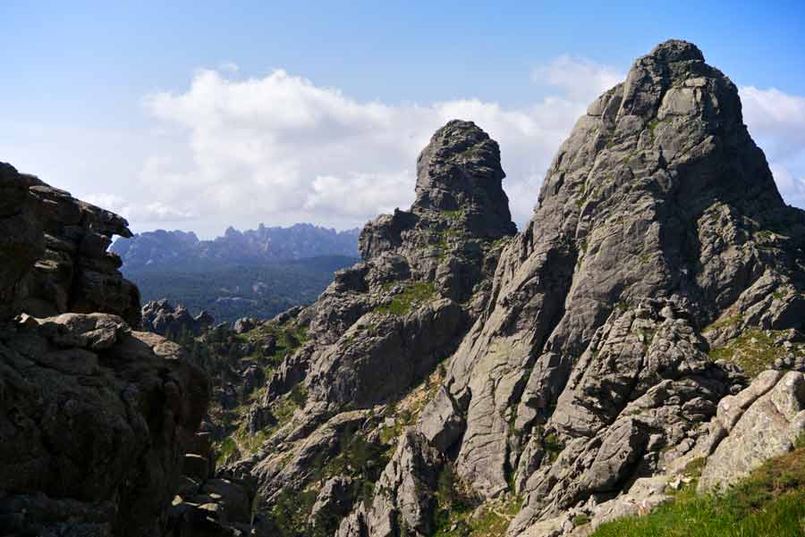 Paysage spectaculaire des aiguilles de Bavella sur le GR20 sud, entre Paliri et Asinau, dans le massif corse