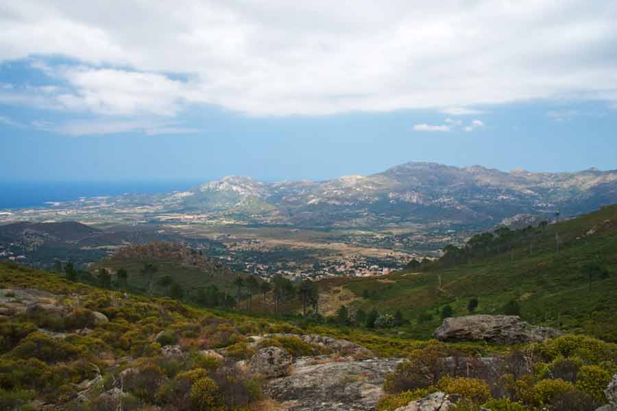 Paysage de la Balagne depuis le GR20 entre Ortu di U Piobbu et Calenzana en Corse