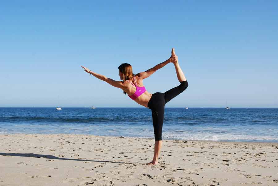 Destination med et séance de yoga face à la mer pour se reconnecter à soi et à l’essentiel