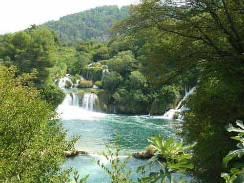 Cascades et bassins turquoise du parc national de Krka en Croatie