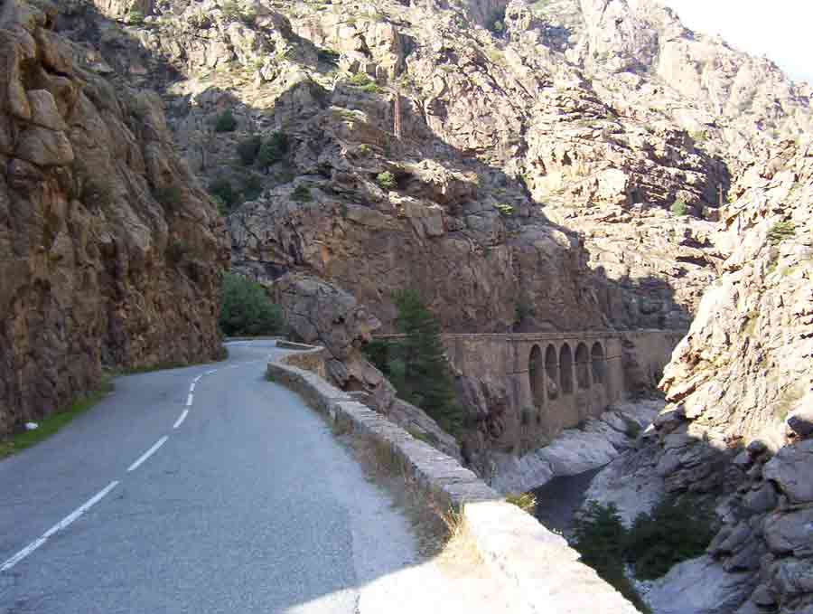 Route de la Scala di Santa Regina empruntée lors d'un road trip en Corse